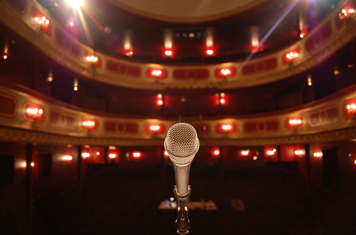 Die Verschmelzung von Kultur und Nachtleben indeutschen Theatern und Konzerthäusern entdecken